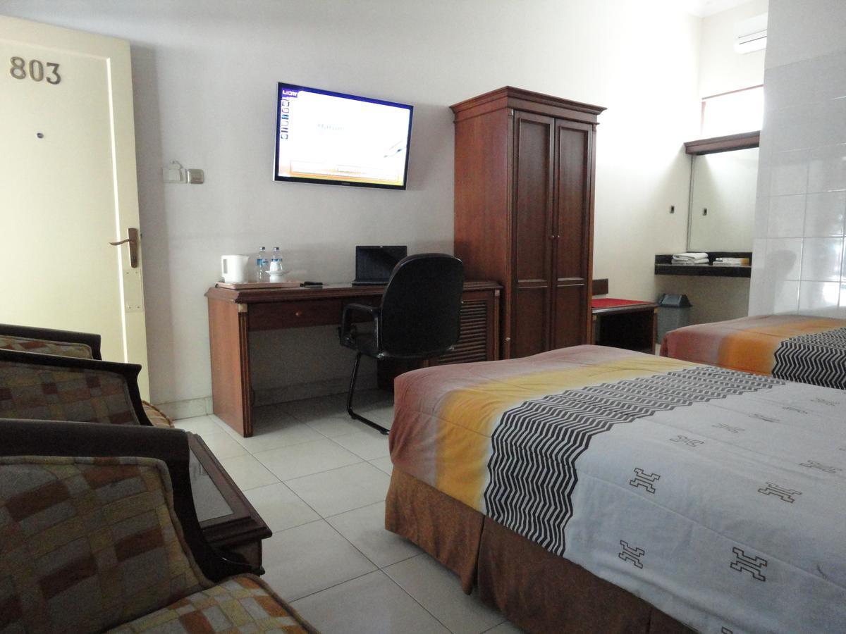 Langensari Hotel Cirebon Bagian luar foto
