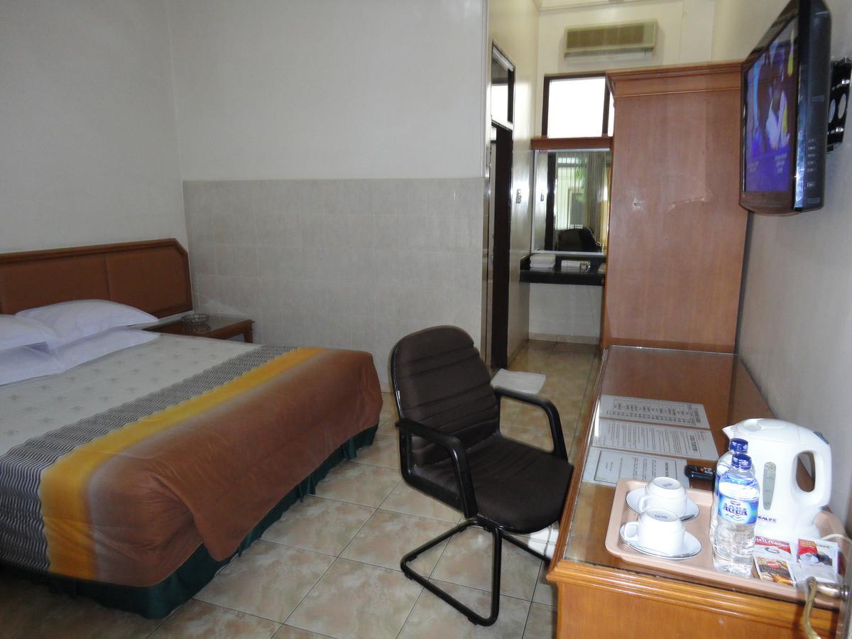Langensari Hotel Cirebon Bagian luar foto