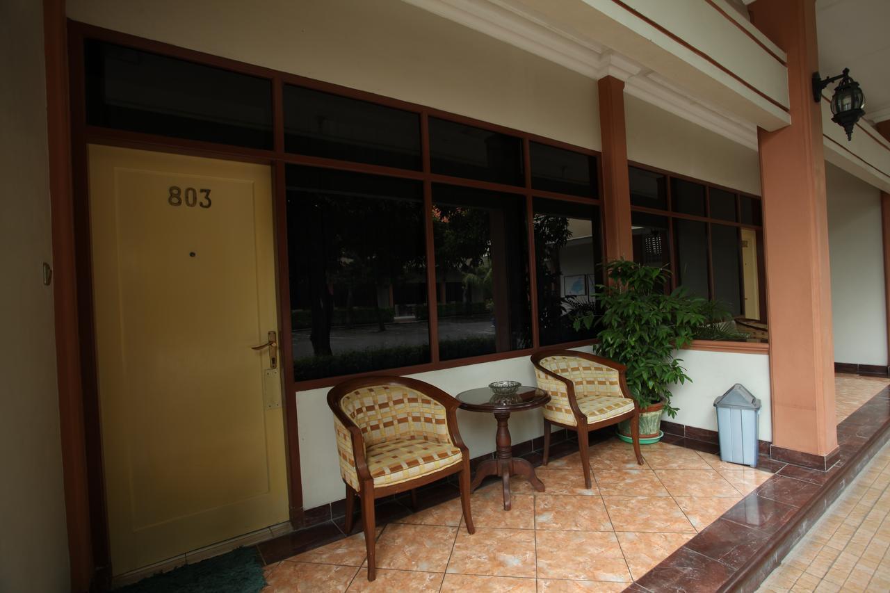 Langensari Hotel Cirebon Bagian luar foto