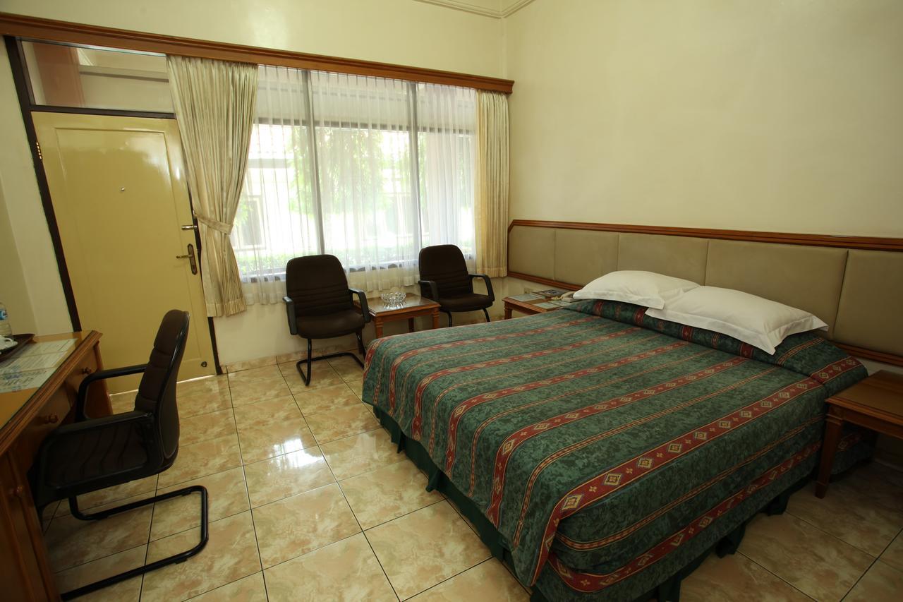 Langensari Hotel Cirebon Bagian luar foto