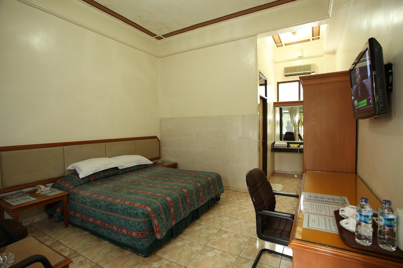 Langensari Hotel Cirebon Bagian luar foto