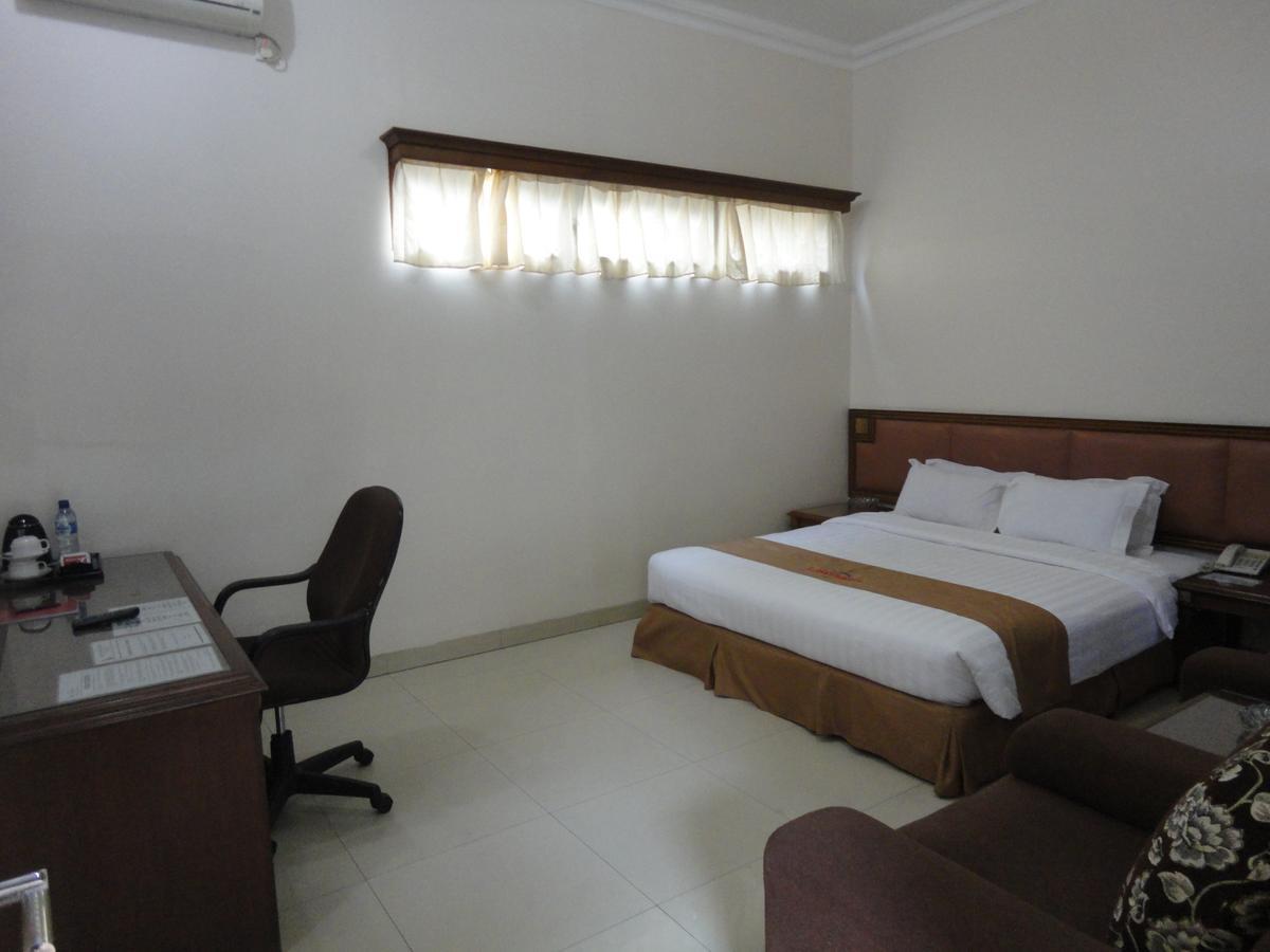 Langensari Hotel Cirebon Bagian luar foto