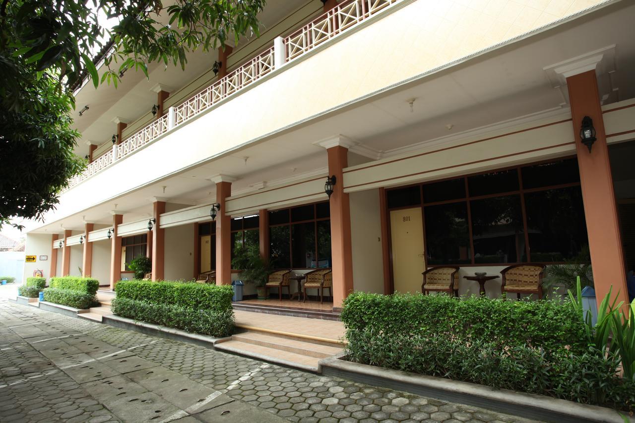 Langensari Hotel Cirebon Bagian luar foto