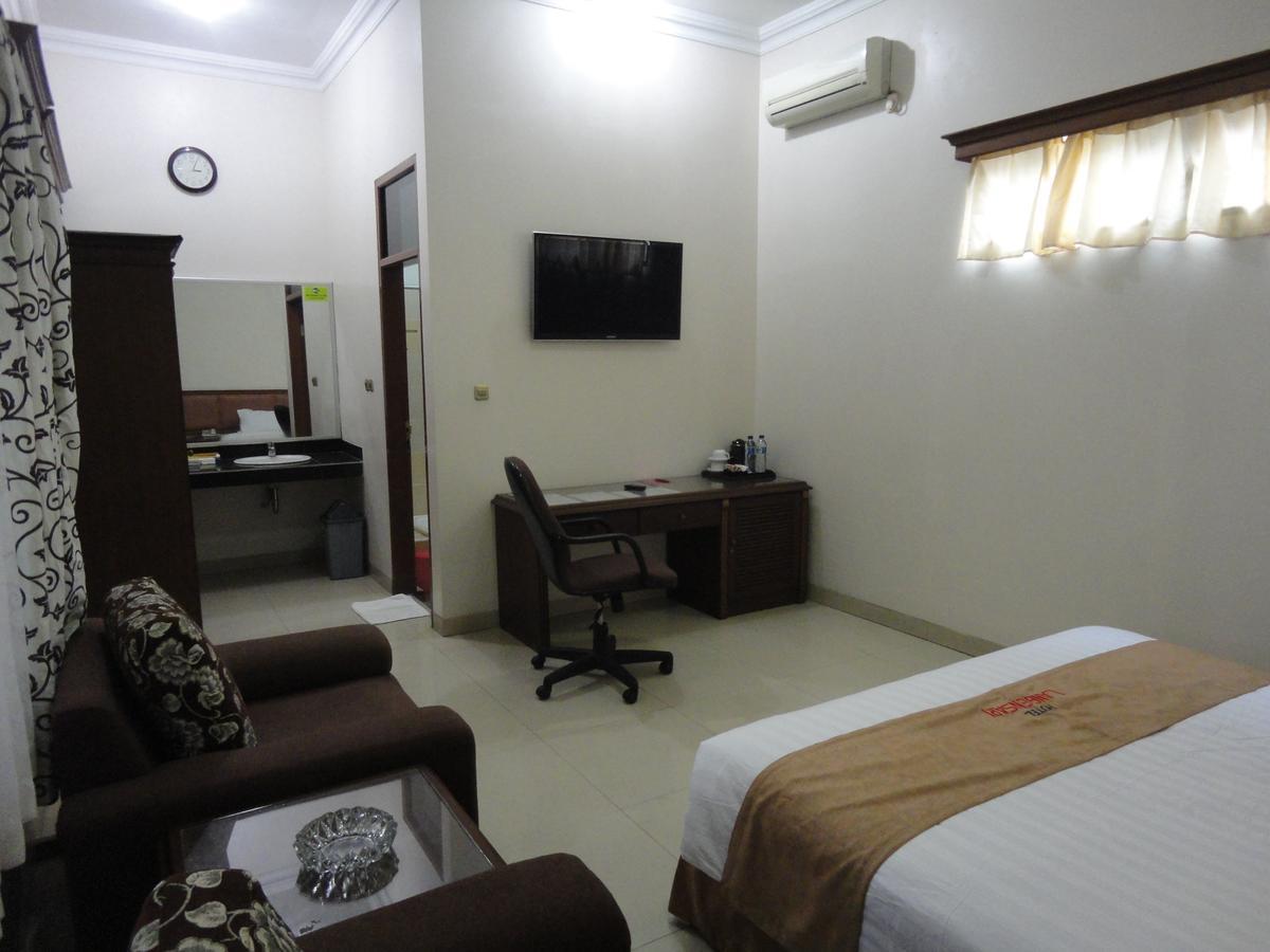 Langensari Hotel Cirebon Bagian luar foto