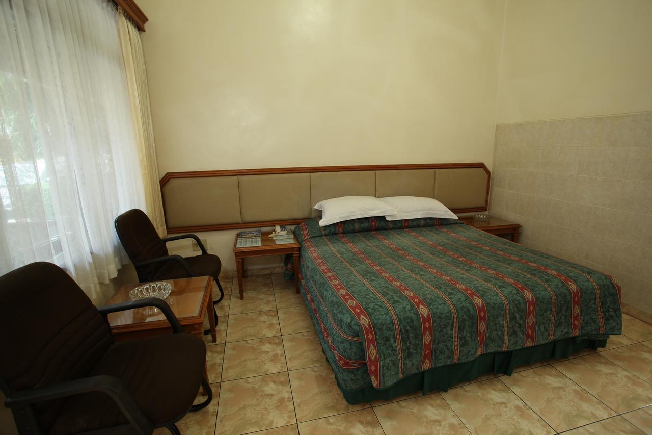 Langensari Hotel Cirebon Bagian luar foto
