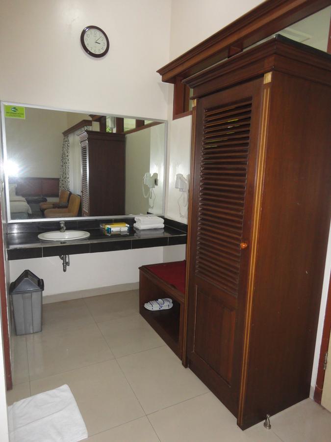Langensari Hotel Cirebon Bagian luar foto